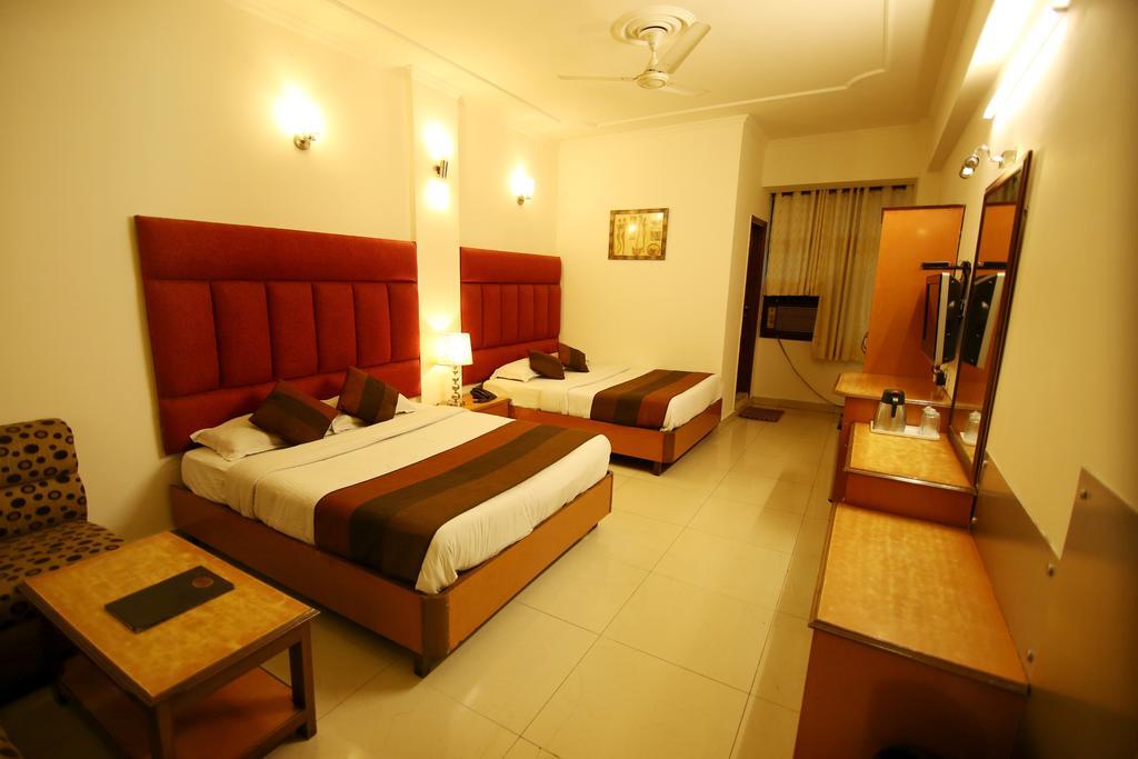 Hotel Parkway Deluxe New Delhi Bagian luar foto