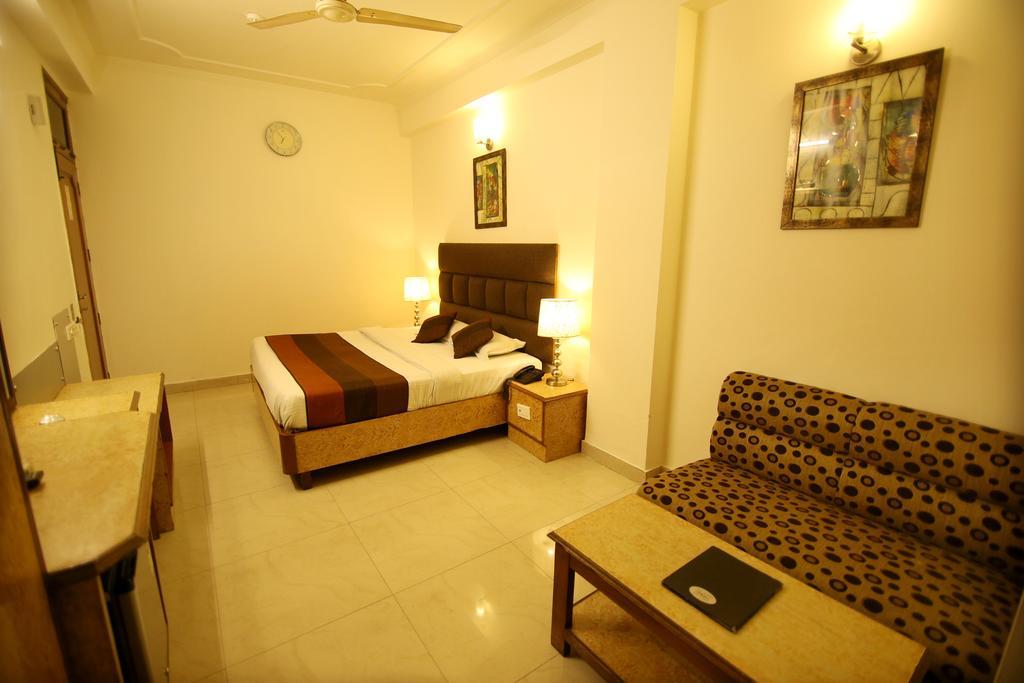 Hotel Parkway Deluxe New Delhi Bagian luar foto