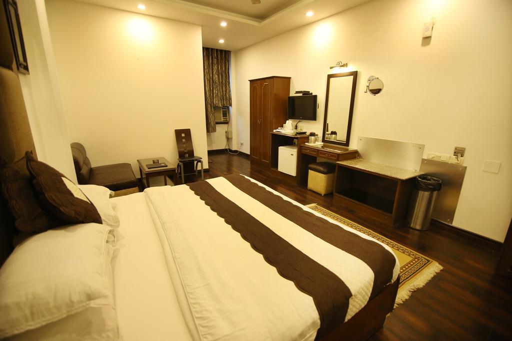 Hotel Parkway Deluxe New Delhi Bagian luar foto