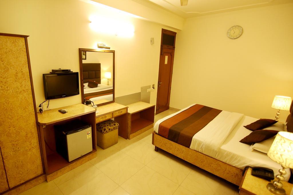 Hotel Parkway Deluxe New Delhi Bagian luar foto