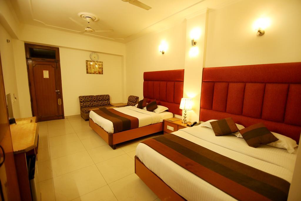 Hotel Parkway Deluxe New Delhi Bagian luar foto