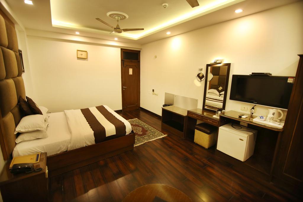 Hotel Parkway Deluxe New Delhi Bagian luar foto