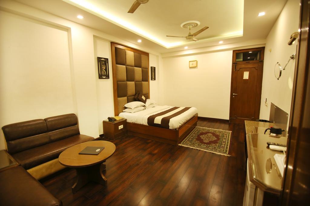 Hotel Parkway Deluxe New Delhi Bagian luar foto