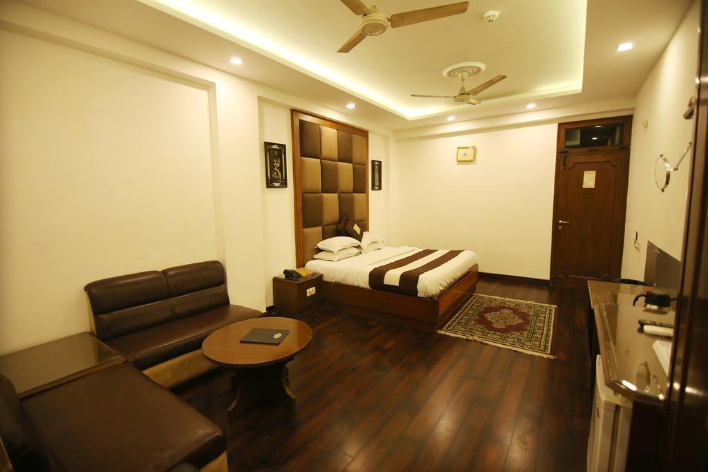 Hotel Parkway Deluxe New Delhi Bagian luar foto