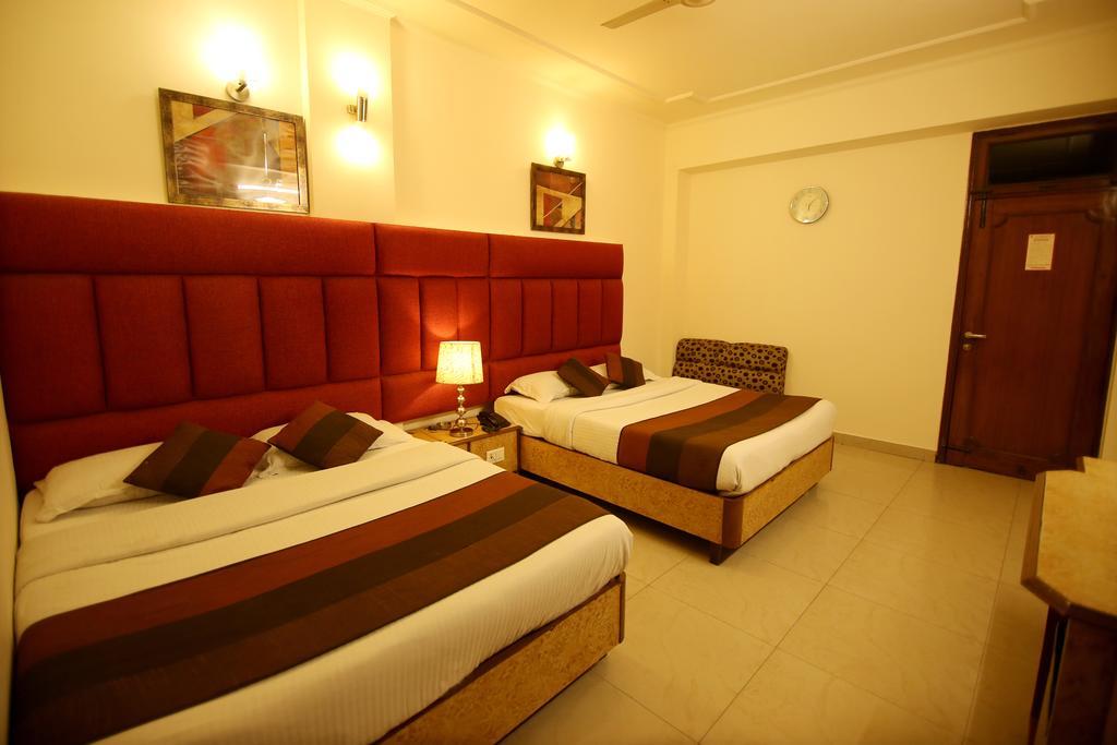 Hotel Parkway Deluxe New Delhi Bagian luar foto