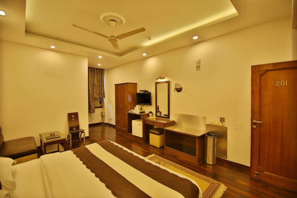 Hotel Parkway Deluxe New Delhi Bagian luar foto