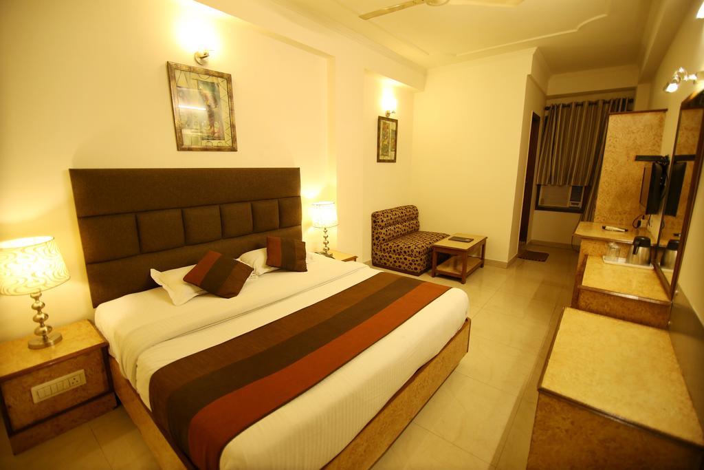 Hotel Parkway Deluxe New Delhi Bagian luar foto