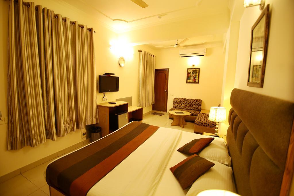 Hotel Parkway Deluxe New Delhi Bagian luar foto