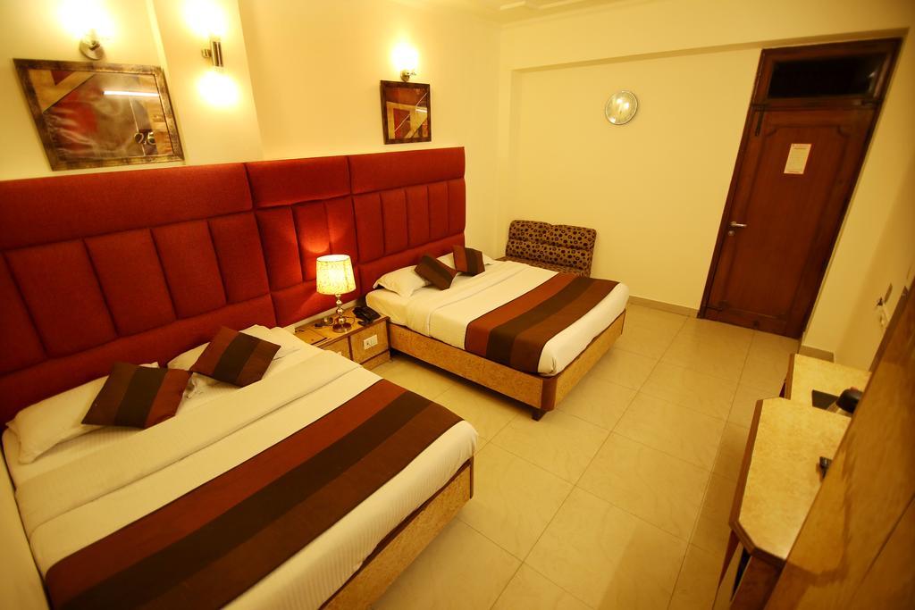 Hotel Parkway Deluxe New Delhi Bagian luar foto
