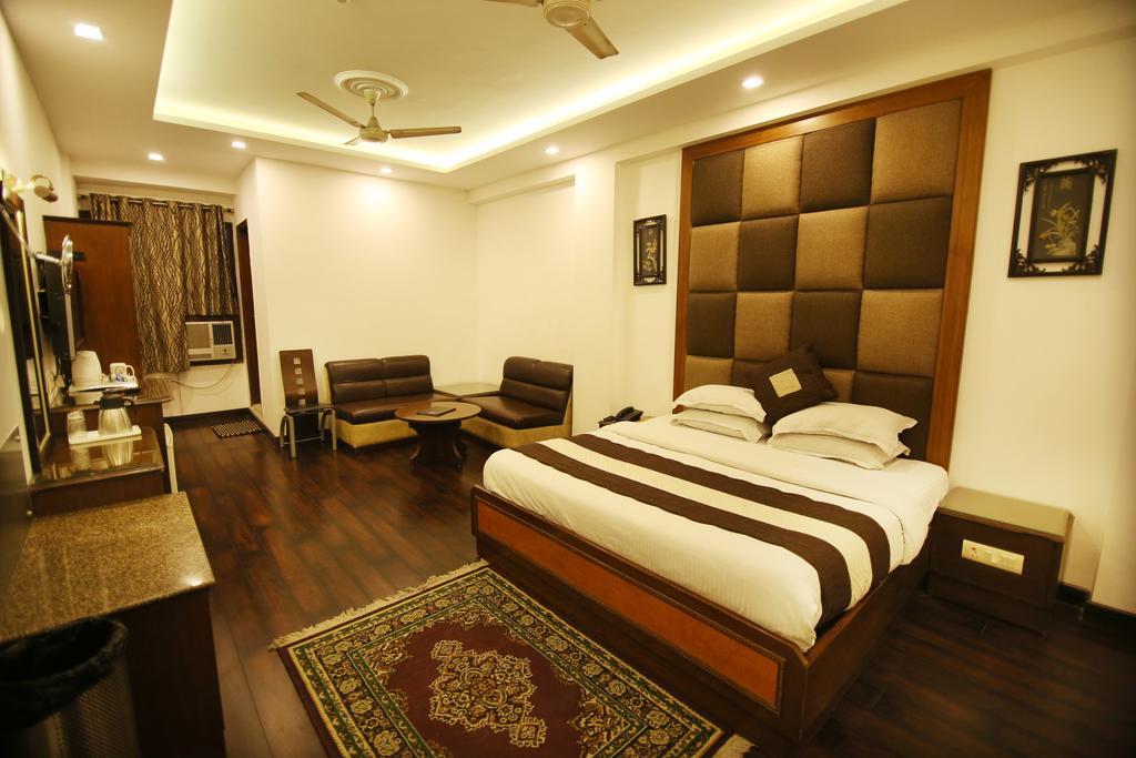 Hotel Parkway Deluxe New Delhi Bagian luar foto