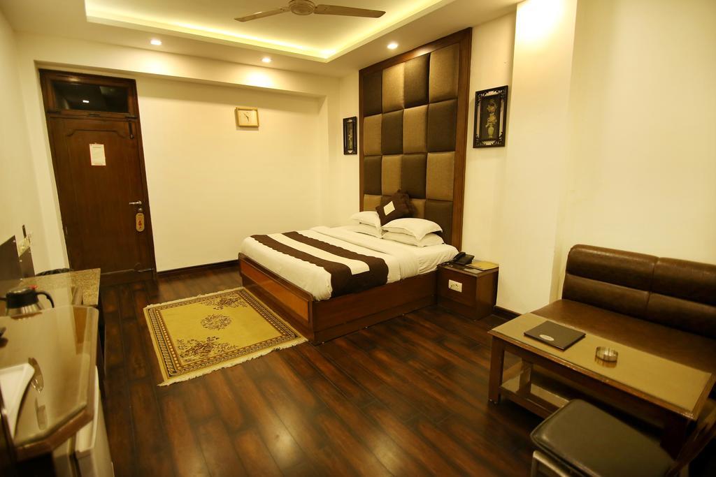 Hotel Parkway Deluxe New Delhi Bagian luar foto