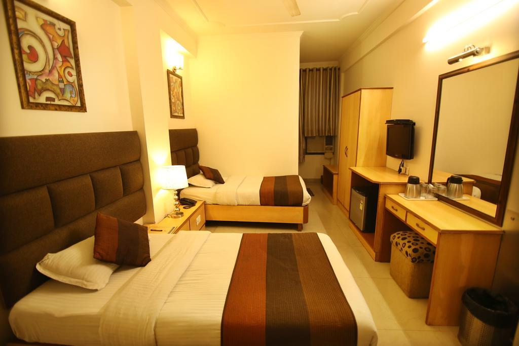 Hotel Parkway Deluxe New Delhi Bagian luar foto