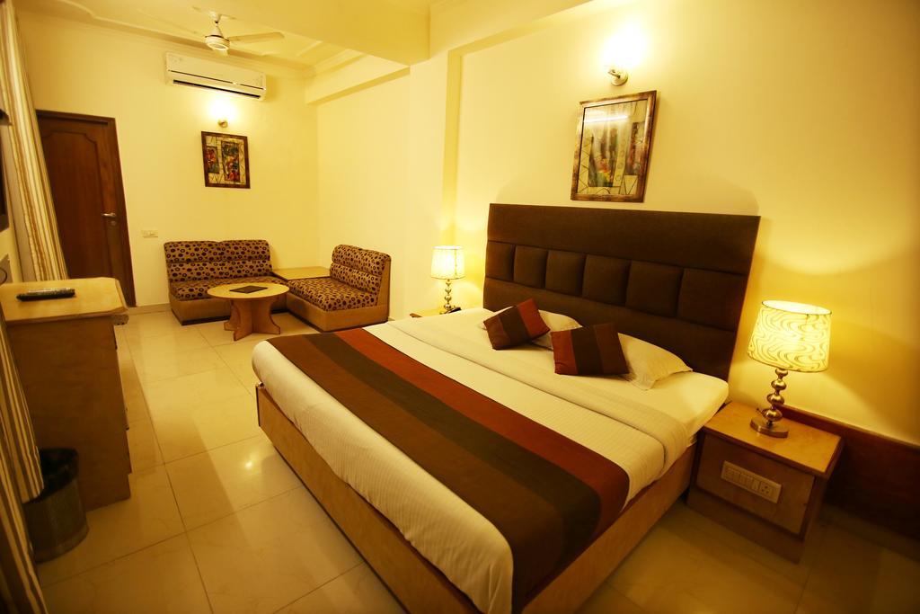 Hotel Parkway Deluxe New Delhi Bagian luar foto