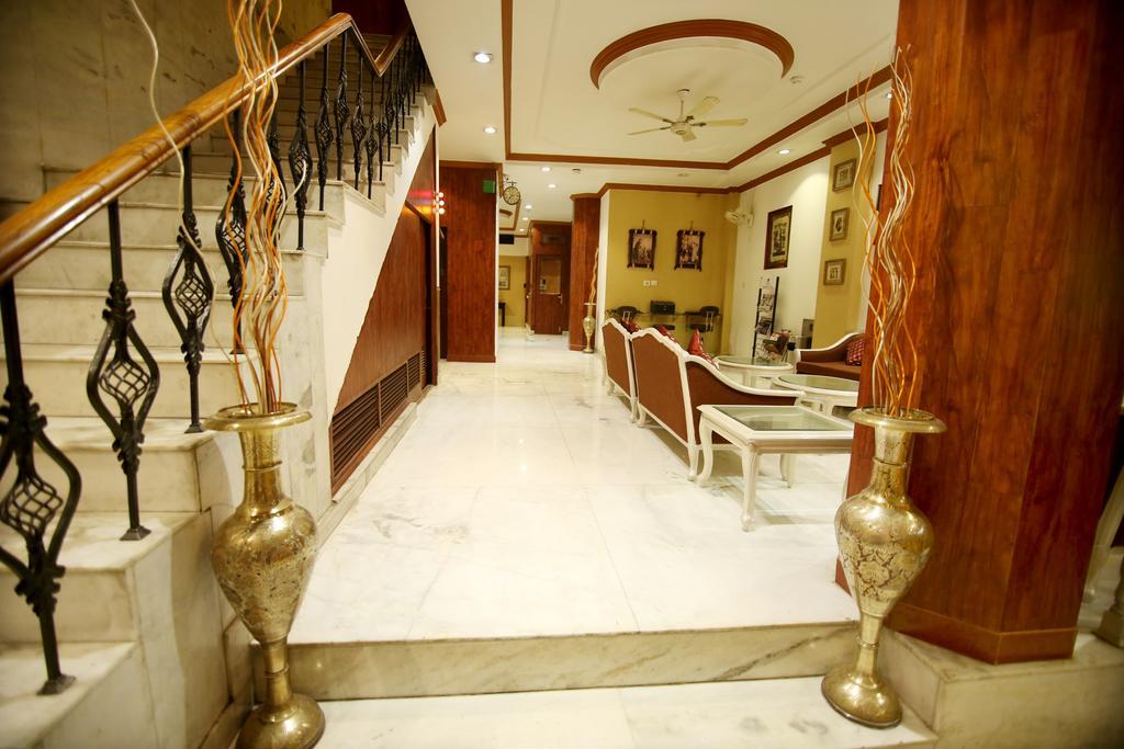 Hotel Parkway Deluxe New Delhi Bagian luar foto