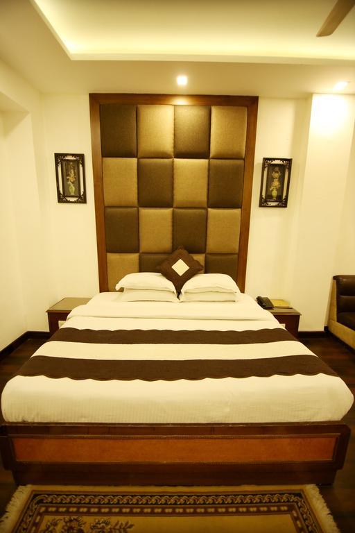 Hotel Parkway Deluxe New Delhi Bagian luar foto