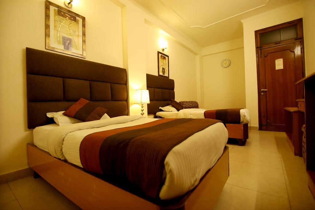 Hotel Parkway Deluxe New Delhi Bagian luar foto