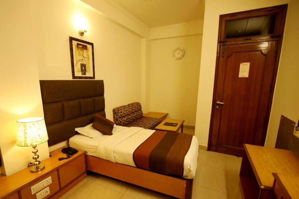 Hotel Parkway Deluxe New Delhi Bagian luar foto