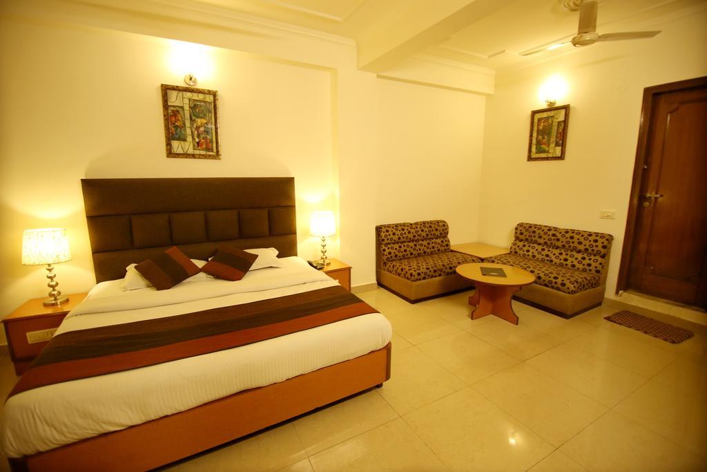 Hotel Parkway Deluxe New Delhi Bagian luar foto