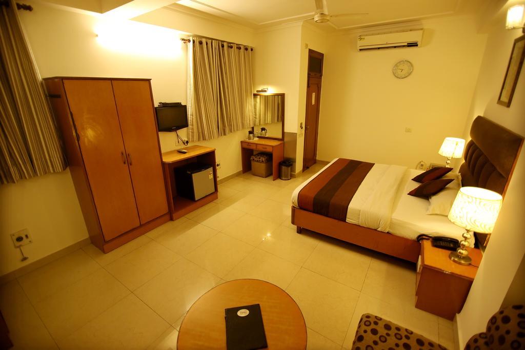 Hotel Parkway Deluxe New Delhi Bagian luar foto