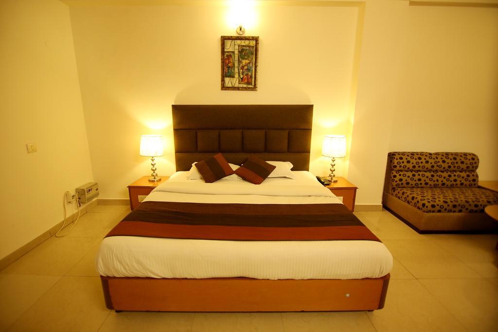 Hotel Parkway Deluxe New Delhi Bagian luar foto