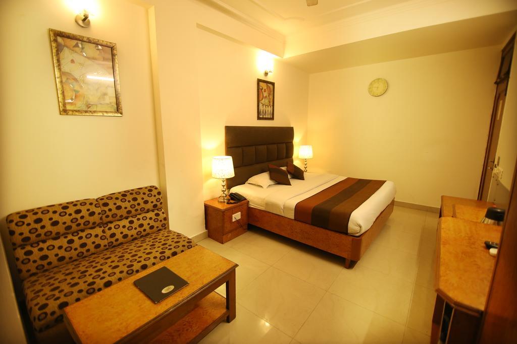Hotel Parkway Deluxe New Delhi Bagian luar foto