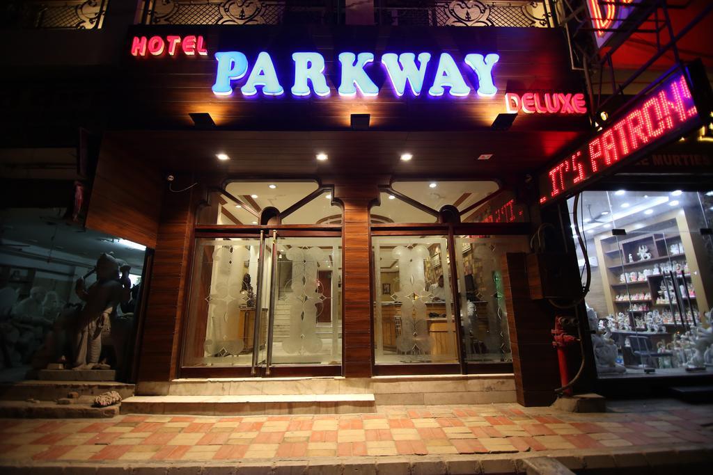 Hotel Parkway Deluxe New Delhi Bagian luar foto