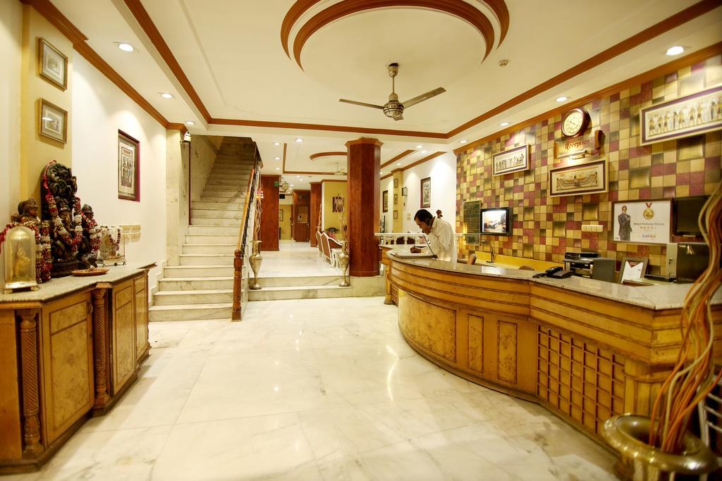 Hotel Parkway Deluxe New Delhi Bagian luar foto