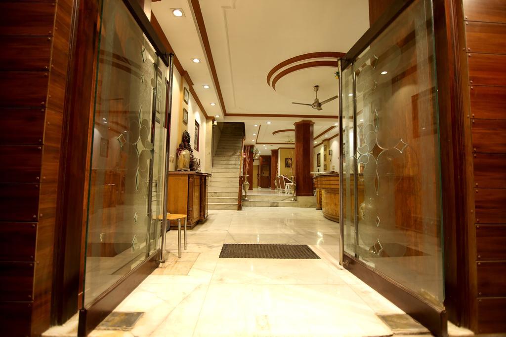 Hotel Parkway Deluxe New Delhi Bagian luar foto