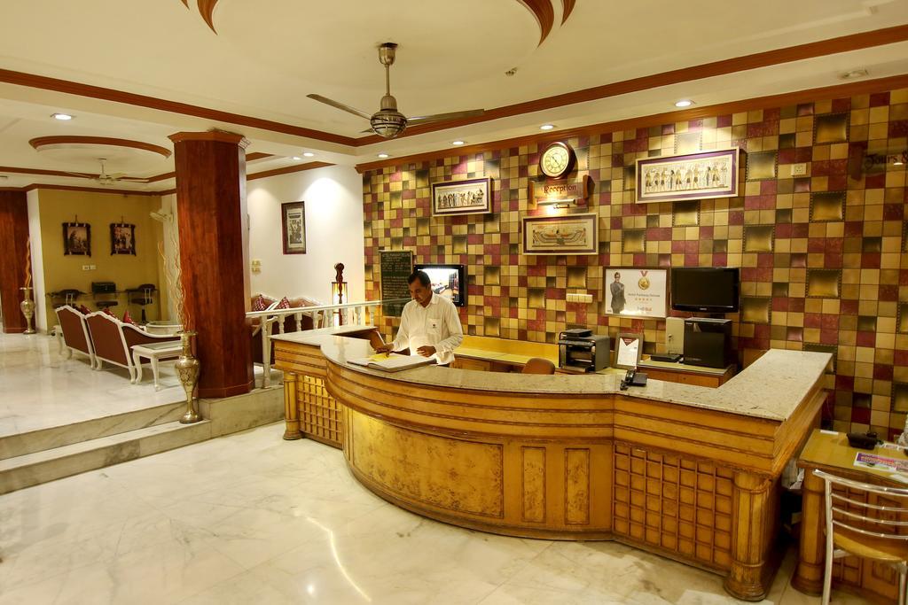 Hotel Parkway Deluxe New Delhi Bagian luar foto