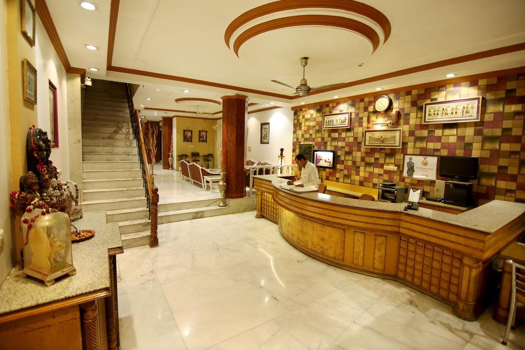 Hotel Parkway Deluxe New Delhi Bagian luar foto
