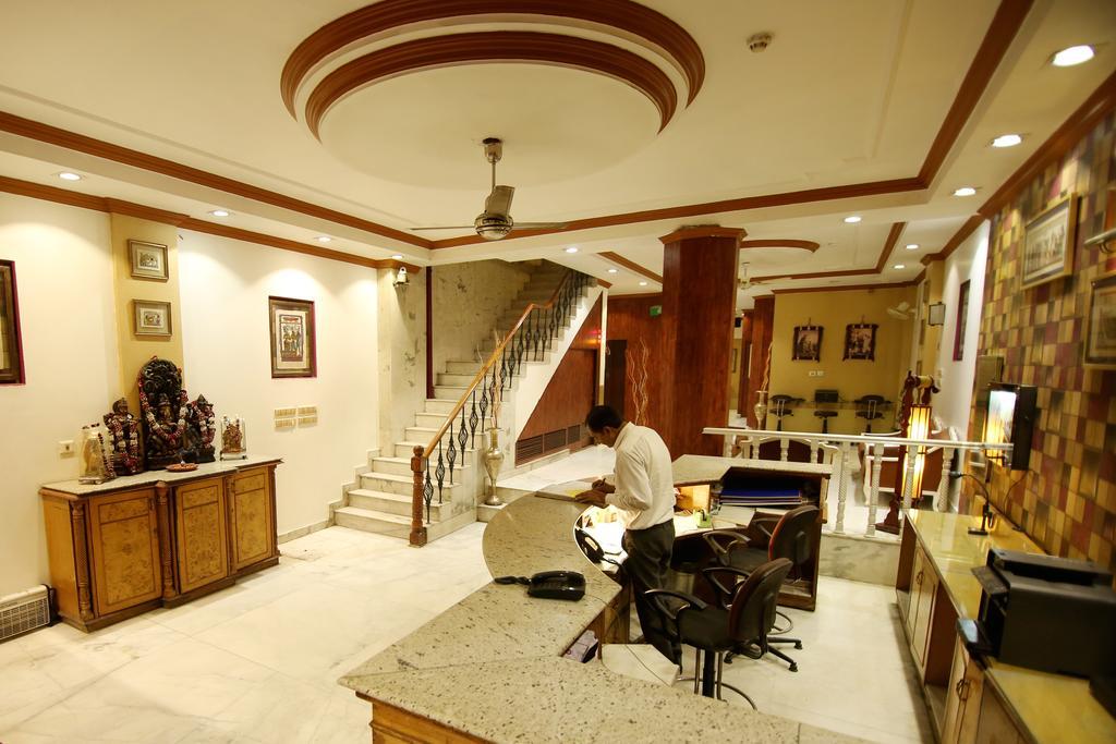 Hotel Parkway Deluxe New Delhi Bagian luar foto
